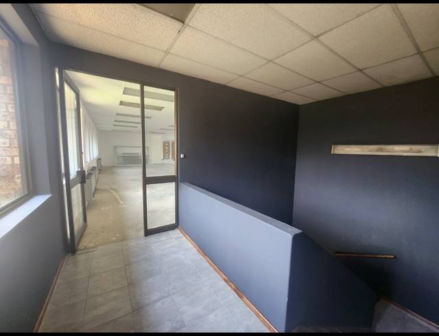 270M² OFFICE TO LET IN VORNA VALLEY